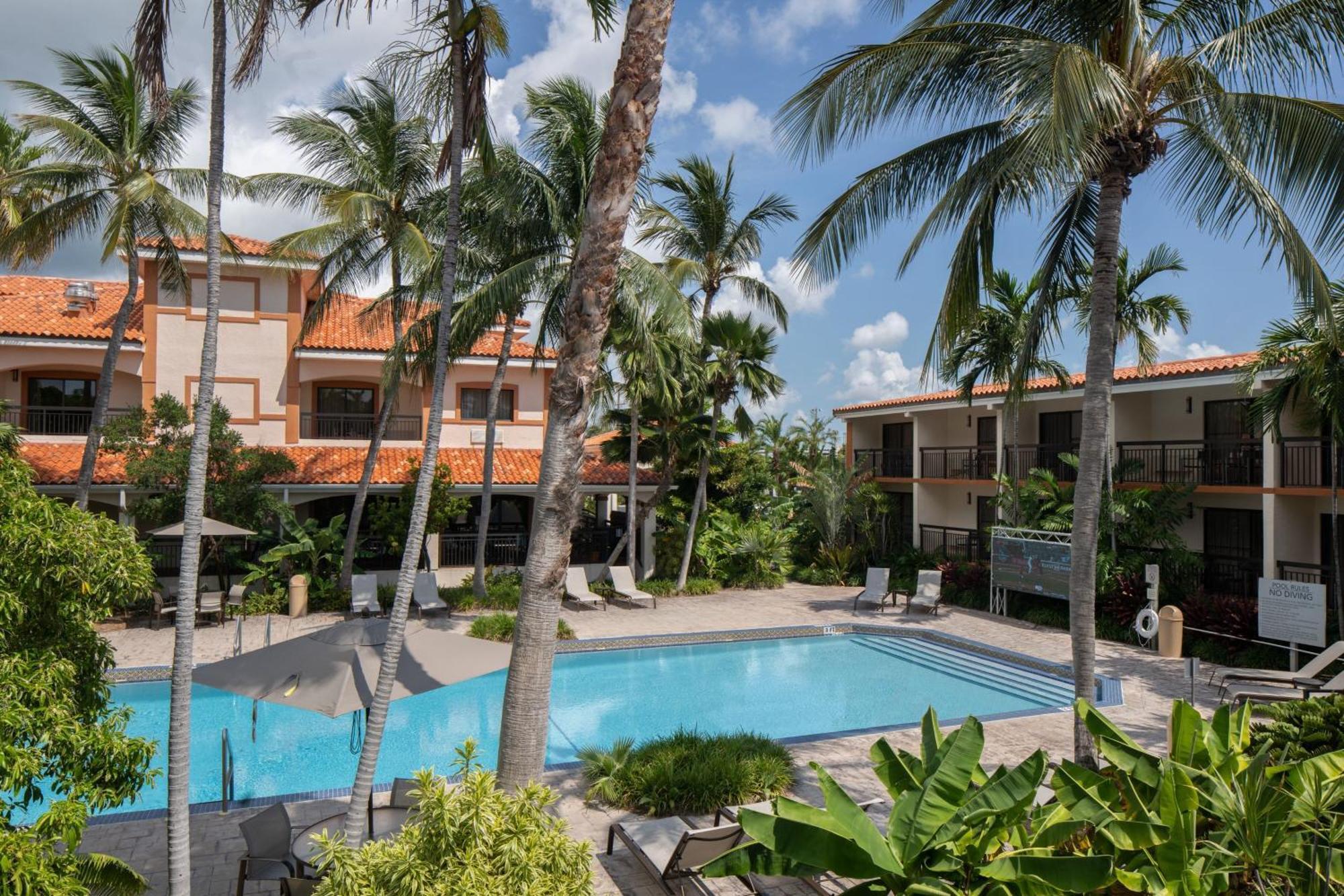 Courtyard By Marriott Key West Waterfront Hotel Exterior photo