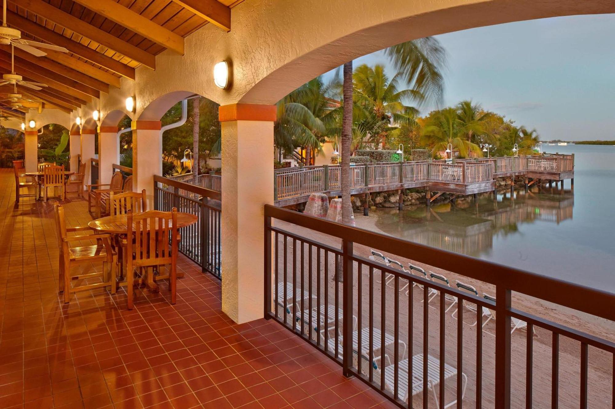 Courtyard By Marriott Key West Waterfront Hotel Exterior photo